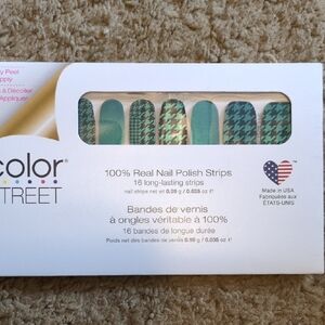 Suit Yourself Color Street Green and Black Houndstooth Nail Strips